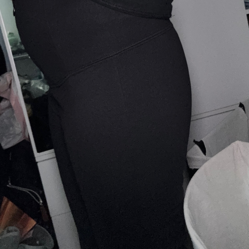 Fleece lined yoga pants, has mini faja and zip! Perfect for winter!